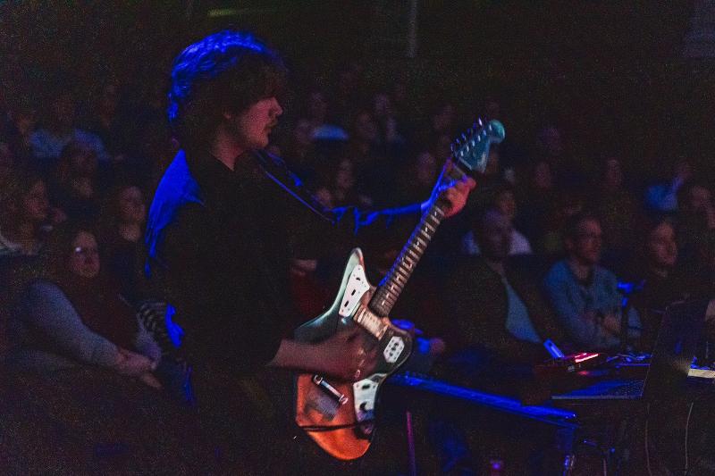Bilde av Jakob med el-gitar